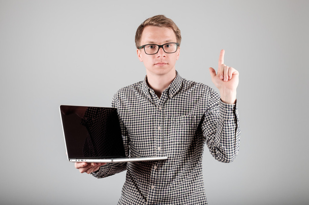 Man presenting something on blank laptop screen - Zdjęcie, obraz