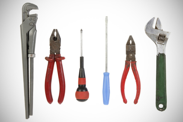 Un tas d'outils isolés usagés
 - Photo, image