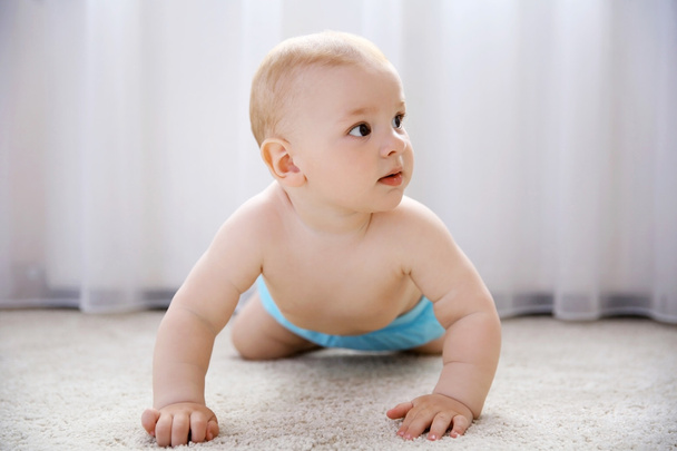 Baby boy on floor - Φωτογραφία, εικόνα