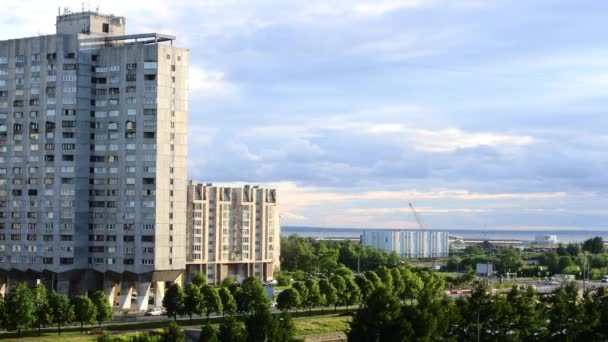 Neuvostoliiton aikaiset Vasilievskin saaren korkeat rakennukset, Pietari, Venäjä
 - Materiaali, video