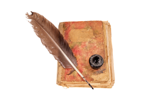 παλιό βιβλίο, πένα και μελάνι μαύρο - Φωτογραφία, εικόνα