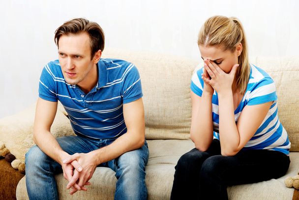 Mladý pár má doma konflikt - Fotografie, Obrázek