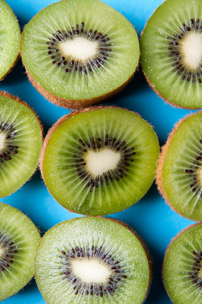 Cut kiwi from above on blue background - Foto, Imagen