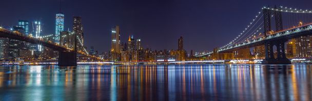 Erstaunliche Aufnahme der Manhattan-Brücke bei Nacht - Foto, Bild
