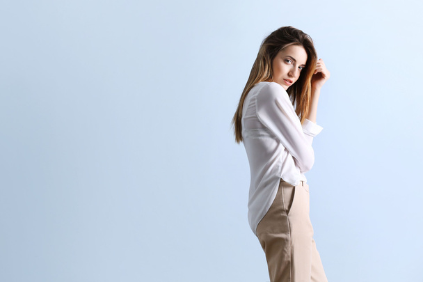 woman in a white shirt and beige pants - Foto, imagen