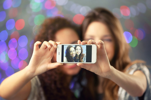 friends taking selfie  - Foto, imagen
