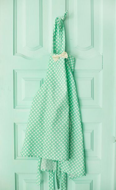 apron hanging on hook - Фото, зображення