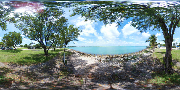 360 imagen de una escena de la naturaleza con un banco
 - Foto, Imagen