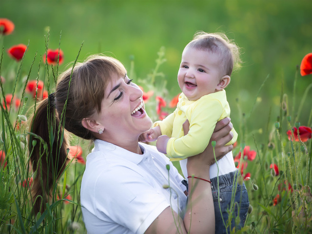 Mother and daughter with red poppies - Foto, imagen