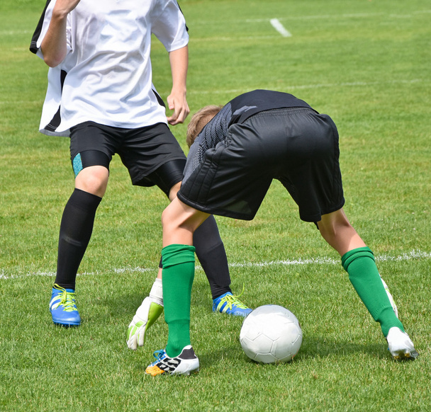 Młody bramkarz ratuje piłkę - Zdjęcie, obraz