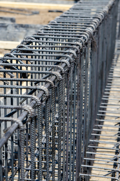 Армирующая сталь для строительства бетонных конструкций с арматурой
 - Фото, изображение