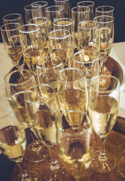 Bicchieri freschi di Champagne
 - Foto, immagini