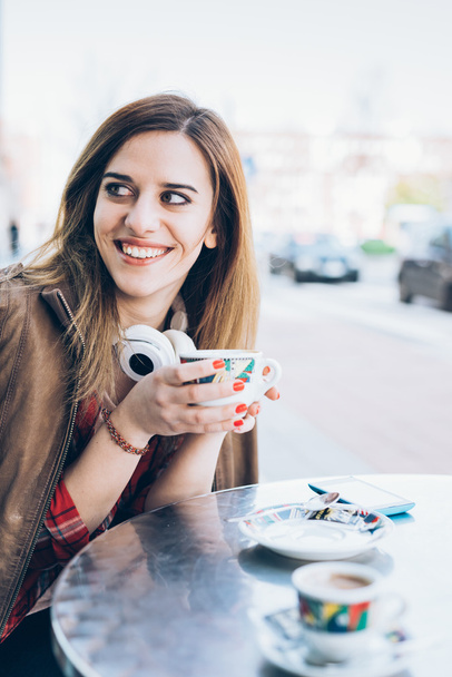 woman holding a cup of coffee - Fotó, kép