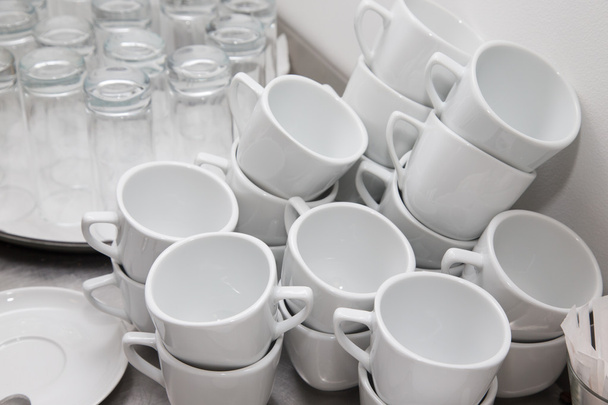 Cups and glasses on a restaurant kitchen. Selective focus. Shall - Foto, imagen