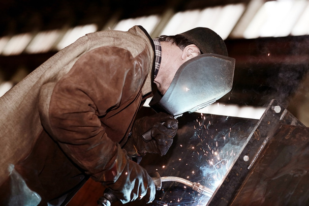welder working at the factory - Foto, Bild