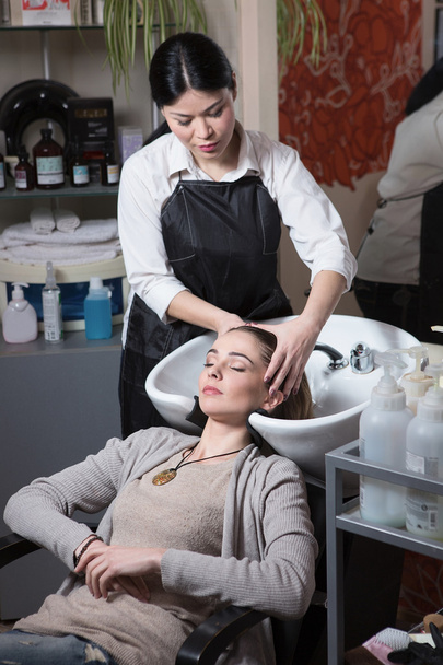 Beautiful lady in hairdressing saloon - Fotó, kép