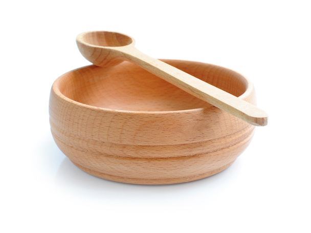 Fából készült bowl és elszigetelt fehér háttér a kanál - Fotó, kép