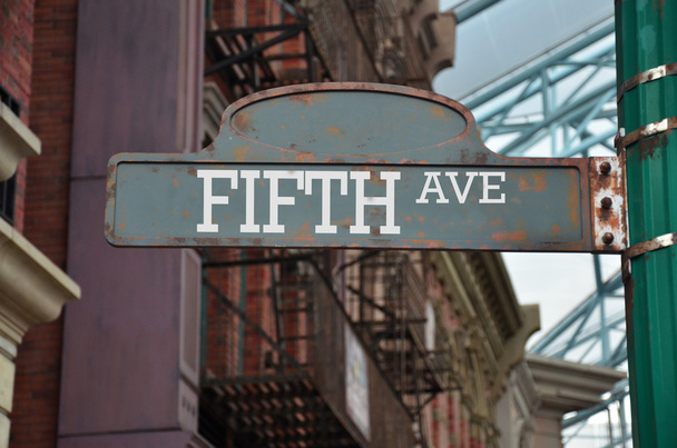 Image d'un panneau de signalisation pour la cinquième avenue, New York
 - Photo, image