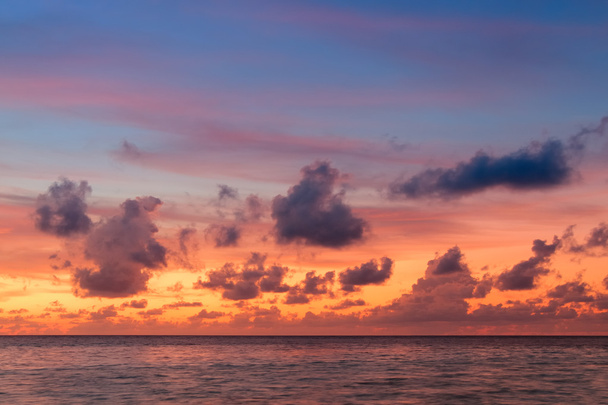 Kaunis auringonlasku Malediiveilla
 - Valokuva, kuva