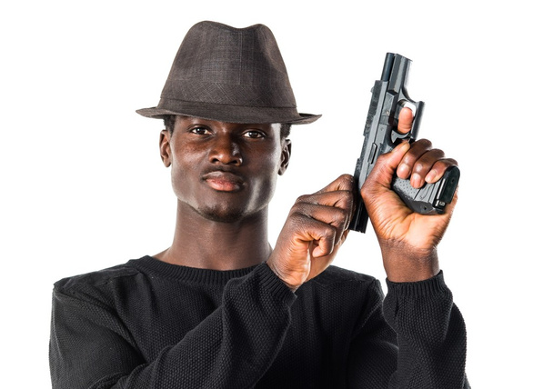 Μαύρο άνθρωπος που κρατά ένα πιστόλι - Φωτογραφία, εικόνα