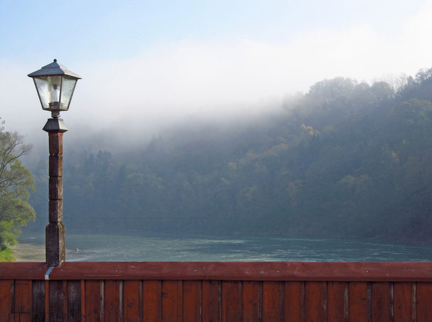 Lámpa és reggel köd - Fotó, kép