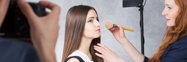 During session makeup must be perfect - 写真・画像