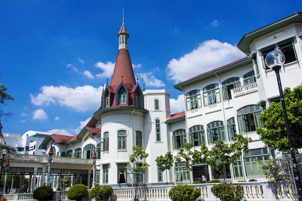 Edifício de castelo de estilo europeu no Phaya Thai Palace, Bancoc
 - Foto, Imagem