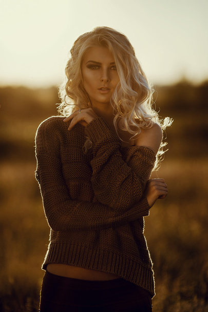 Young beautiful girl with long blond hear at field - Foto, Imagem