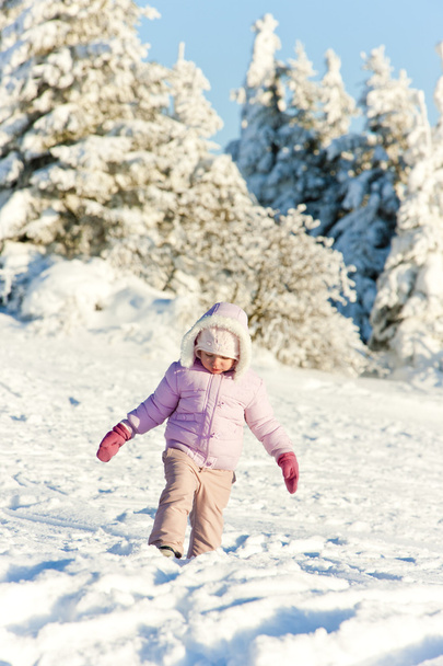 Kleines Mädchen im Winter orlicke Berge, Tschechische Republik - Foto, Bild