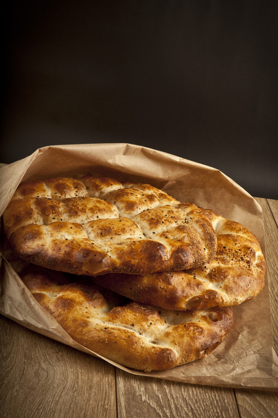 Рамадан Пита (Рамазан Пидеси) Традиционный турецкий хлеб для священного месяца Рамадан. - Фото, изображение