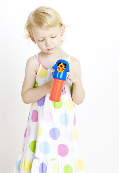 Little girl with bubbles maker - Фото, зображення