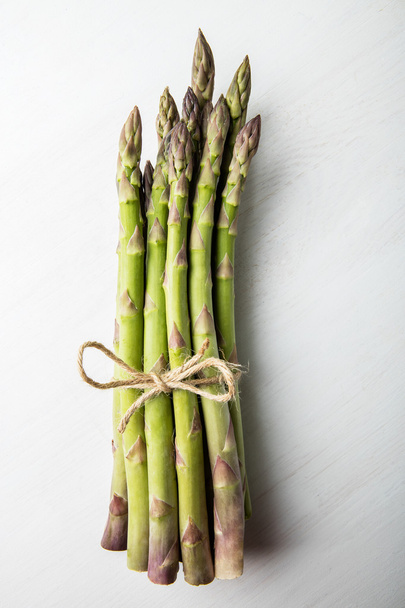 Green asparagus on the table - Φωτογραφία, εικόνα
