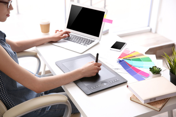Woman using graphic tablet  - Photo, Image