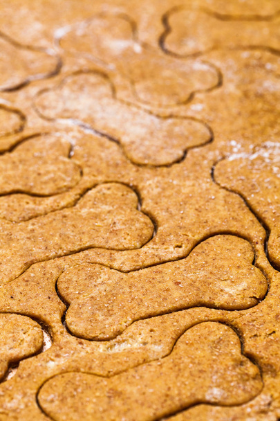 Домашнє собаче печиво тісто
 - Фото, зображення