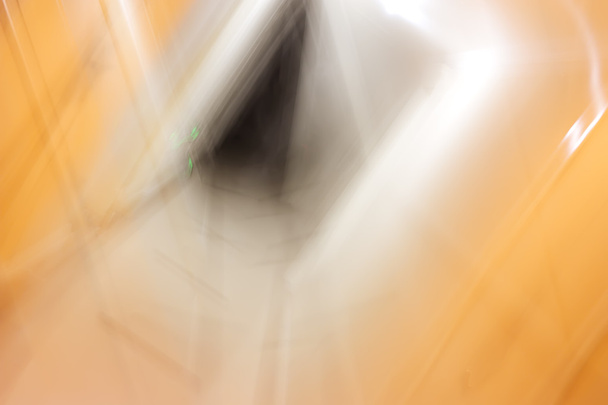 абстрактный красочный разбавленный вращающийся коридор
 - Фото, изображение