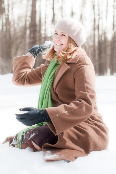 зимовий портрет молодої жінки
 - Фото, зображення
