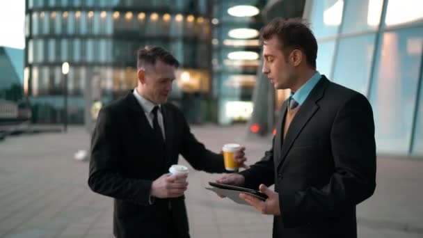 Businessman treat coffee his friend - Footage, Video
