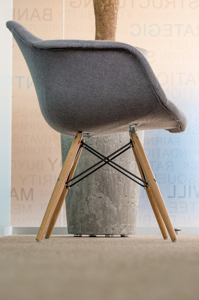 Szürke gyapjúból fa lábú szék - Fotó, kép