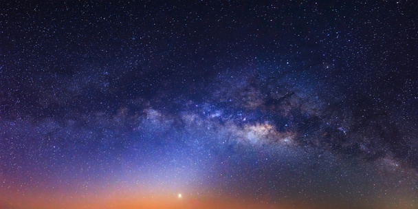 Vía Láctea galaxia y Venus antes del amanecer, Larga exposición fotogr
 - Foto, imagen