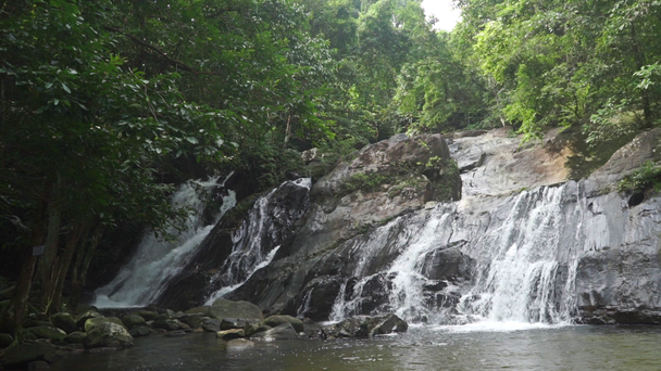 Tuna Ngan Chang waterfall, Thajsko - Záběry, video