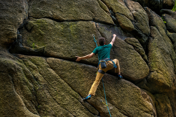 Dikey duvar, Polonya tırmanma erkekler - Fotoğraf, Görsel