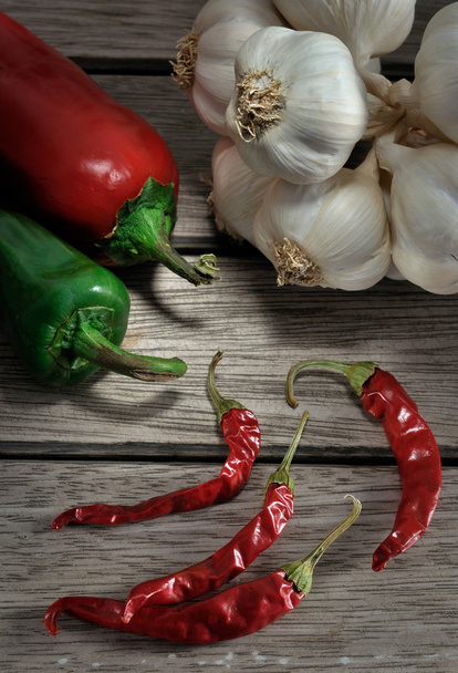 Κόκκινο και πράσινες πιπεριές - Φωτογραφία, εικόνα