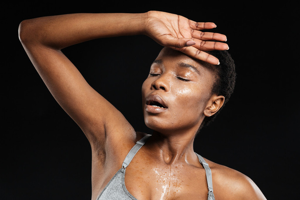 Portrait of a fitness afro american woman posing - Zdjęcie, obraz