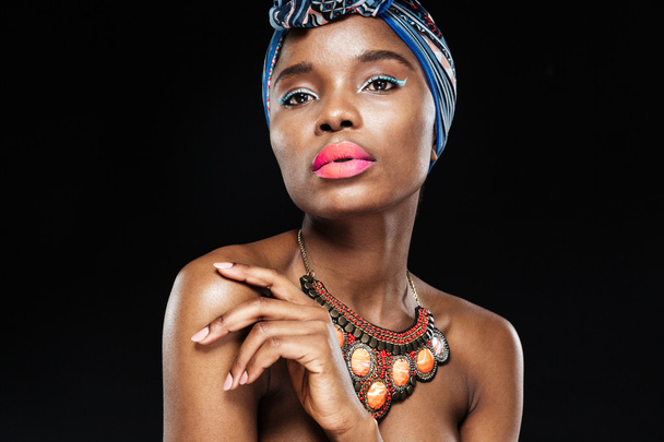 Close up portrait of an attractive african american woman - Fotografie, Obrázek