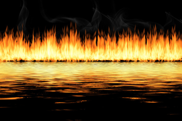 ehrfürchtige Feuerflammen mit Wasserreflexion auf schwarzem Hintergrund - Foto, Bild