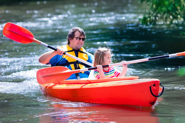 Padre e hijo kayak en verano
 - Foto, Imagen