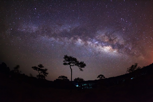 галактика Чумацький Шлях, фотографія довгого експозиції, з зерном
 - Фото, зображення