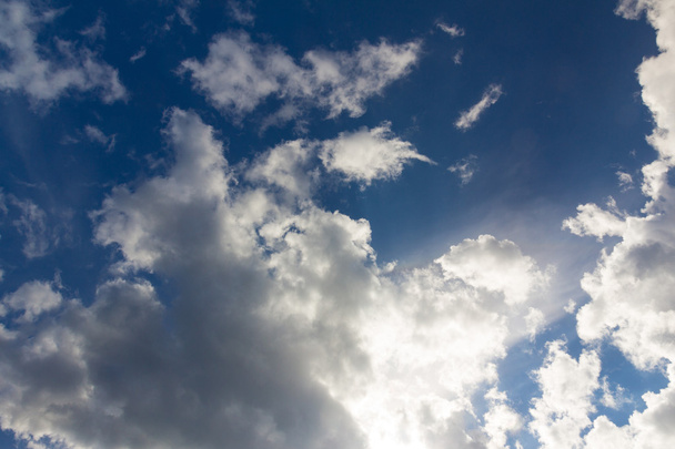 nuvole bianche su sfondo cielo blu al giorno soleggiato
 - Foto, immagini