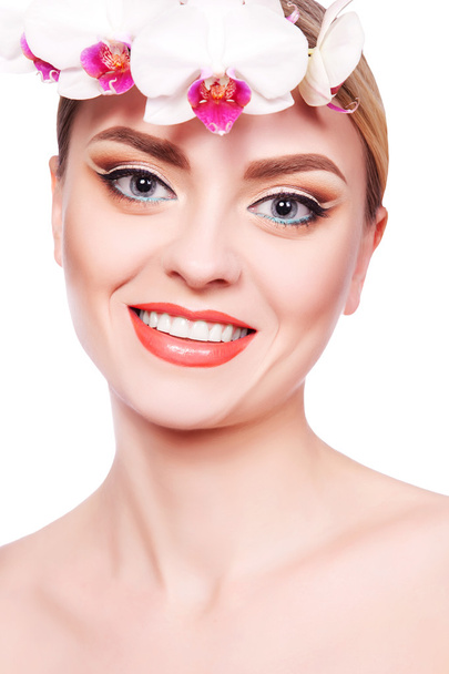 portrait of a beautiful young girl with professional makeup - Foto, immagini