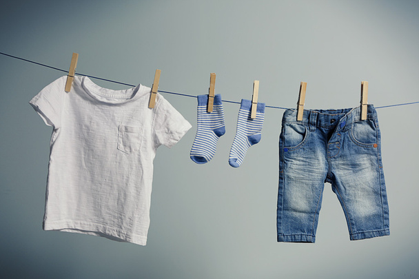 Baby clothes hanging on rope - Foto, afbeelding